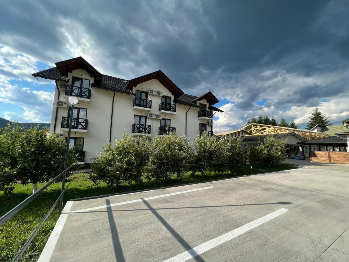 Casa Elena - Resort & Spa Voroneţ Exterior foto