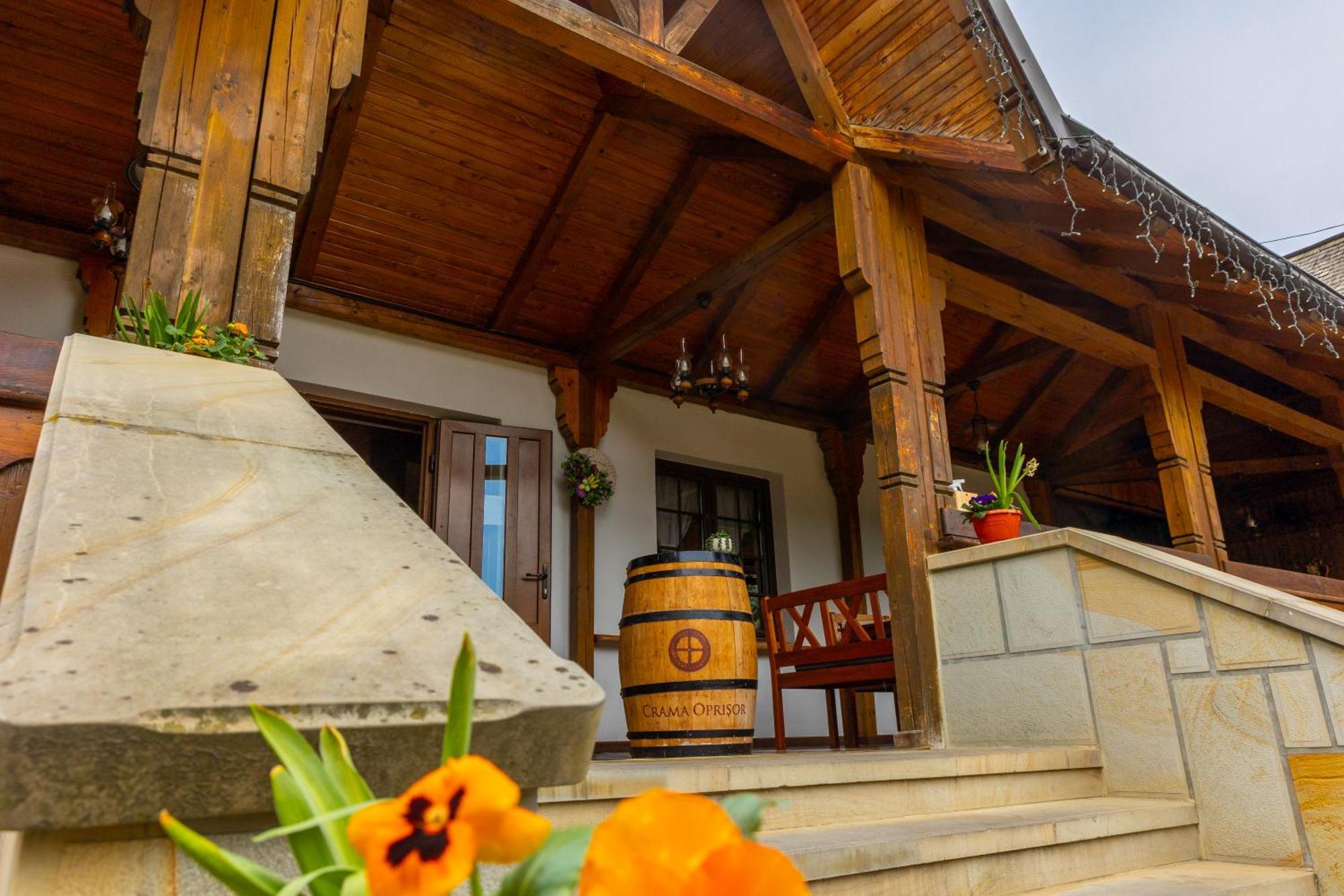 Casa Elena - Resort & Spa Voroneţ Exterior foto